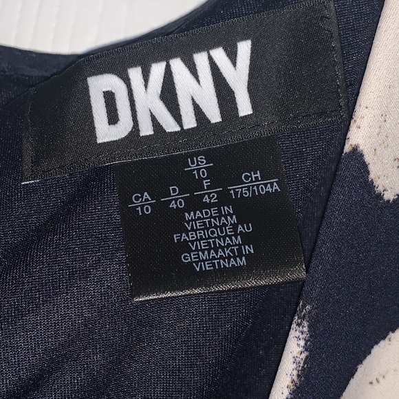 DKNY Women's Printed Flutter Sleeve Surplice Neckline Dress 10 - Picture 8 of 8